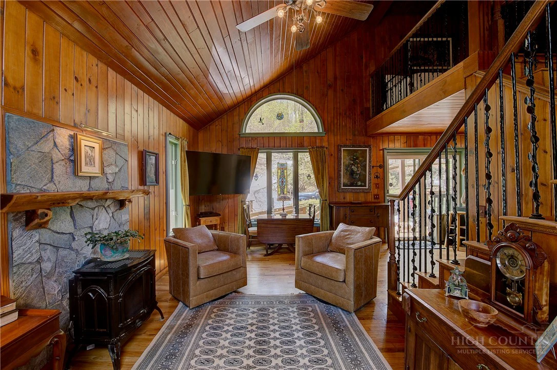 Image number 15 for the current listing