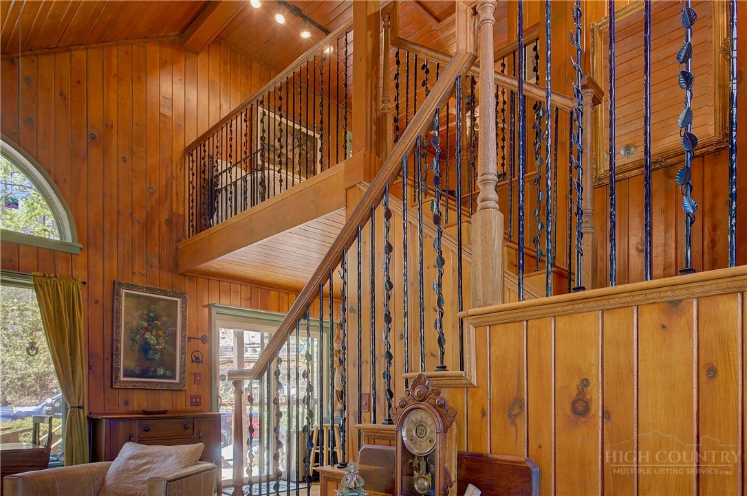 Image number 16 for the current listing