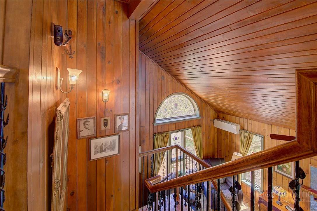 Image number 18 for the current listing