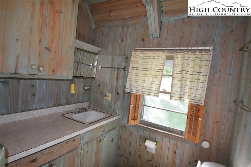 Image number 13 for the current listing