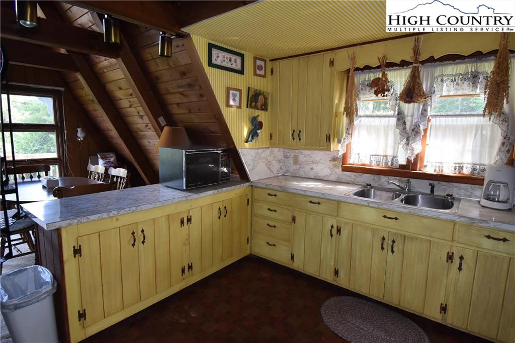 Image number 21 for the current listing