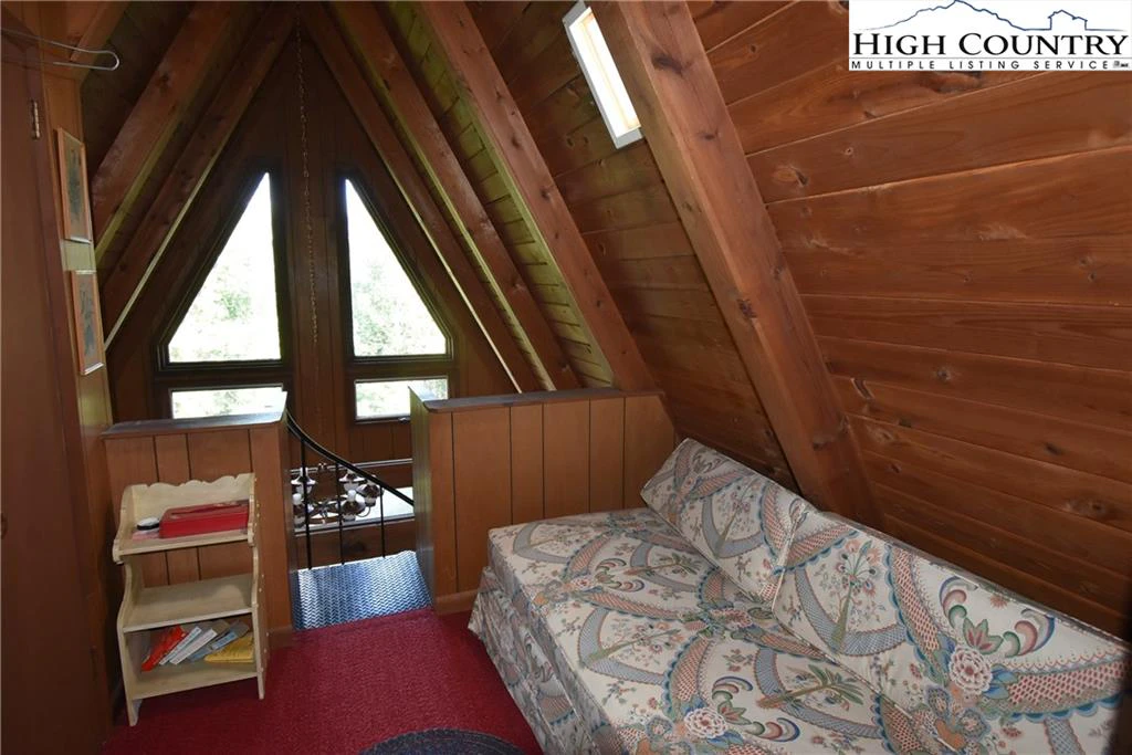 Image number 4 for the current listing