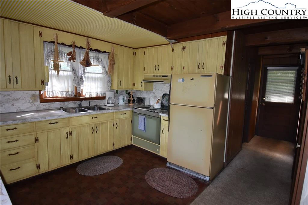 Image number 20 for the current listing