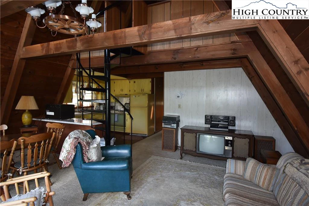 Image number 18 for the current listing