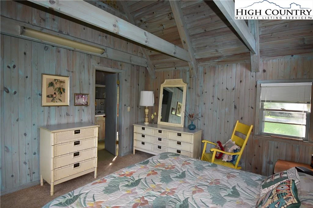 Image number 15 for the current listing