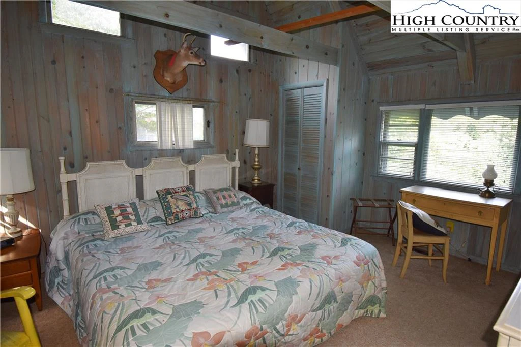 Image number 14 for the current listing