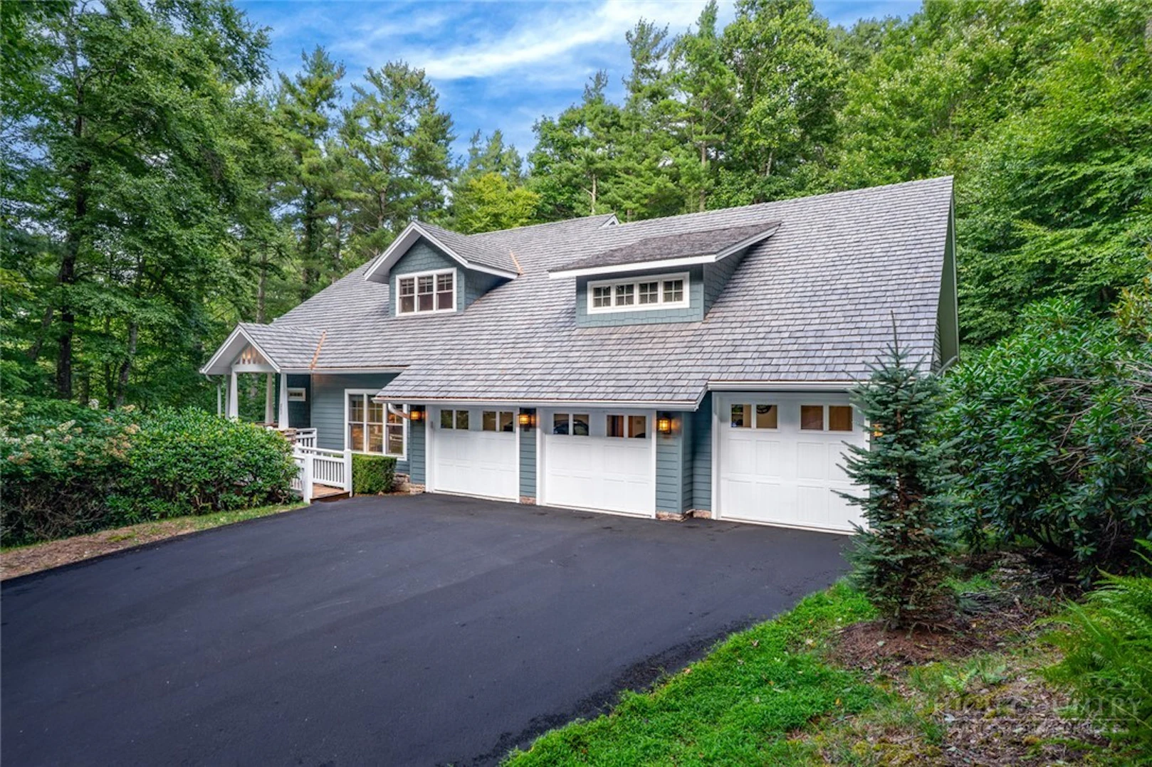 Image number 1 for the current listing