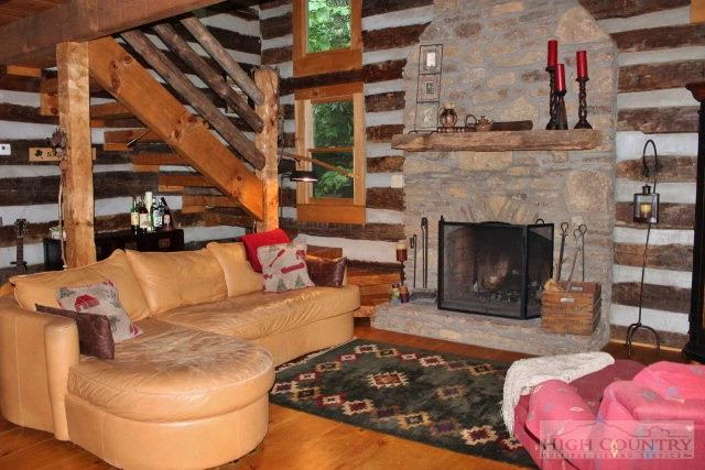 Image number 10 for the current listing