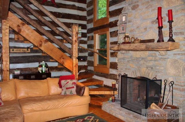 Image number 4 for the current listing