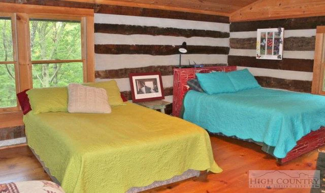 Image number 3 for the current listing