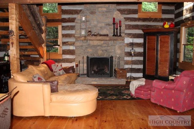Image number 18 for the current listing