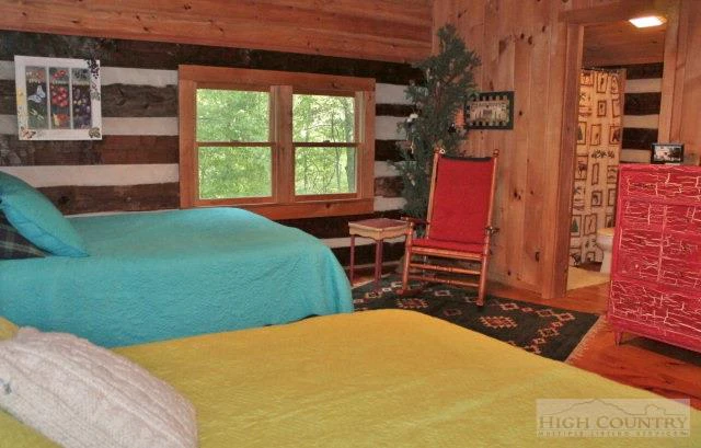 Image number 17 for the current listing