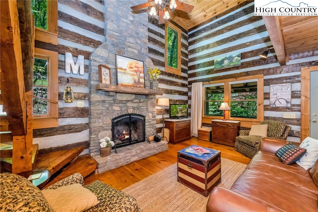 Image number 21 for the current listing