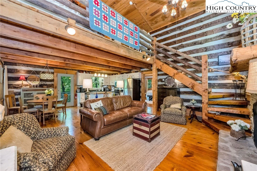 Image number 19 for the current listing