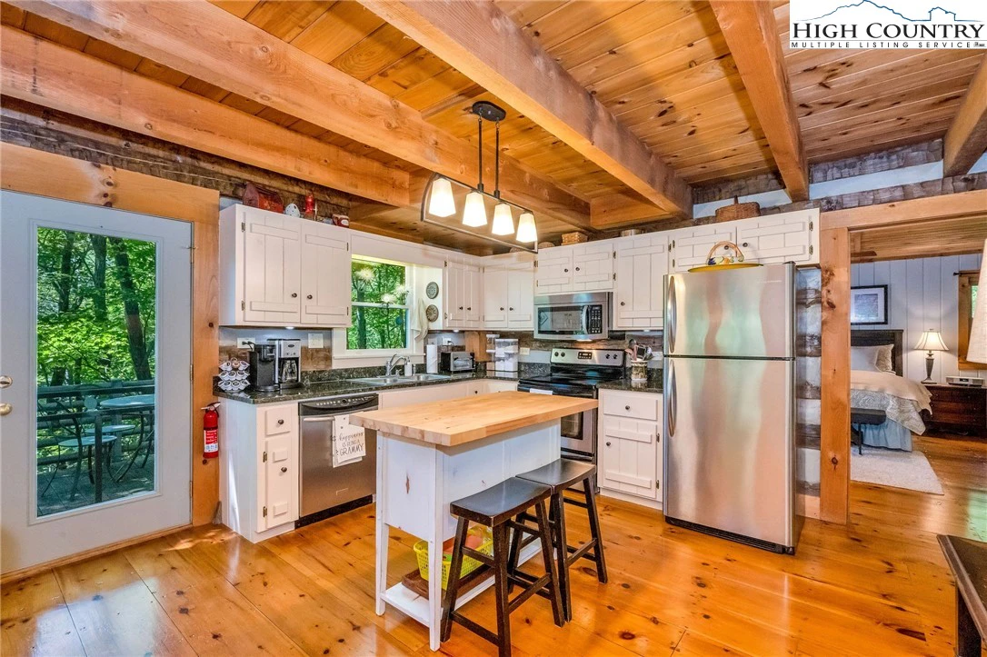 Image number 18 for the current listing
