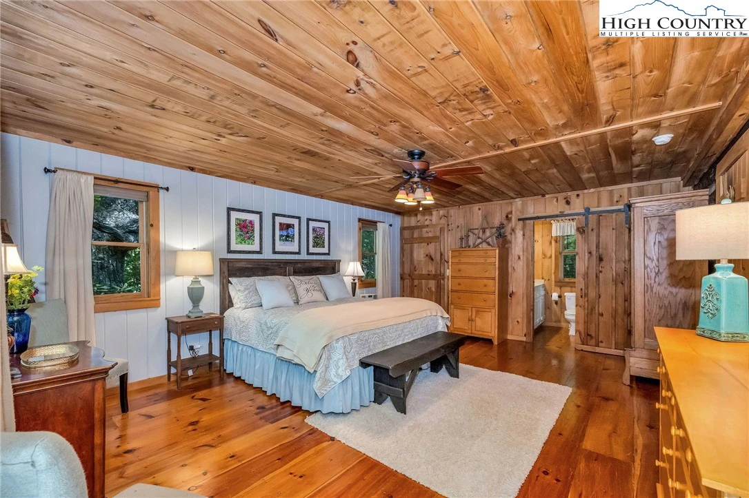 Image number 9 for the current listing