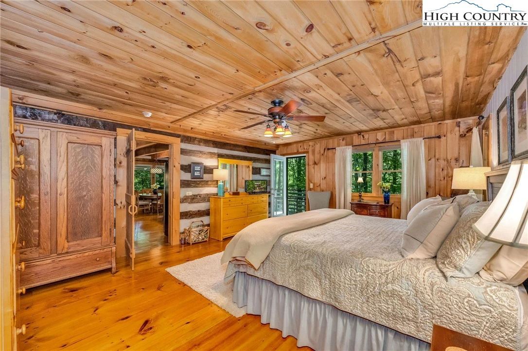 Image number 2 for the current listing
