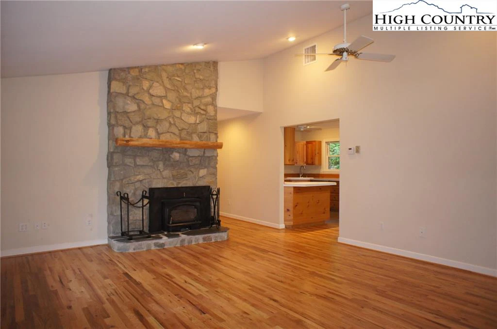 Image number 21 for the current listing