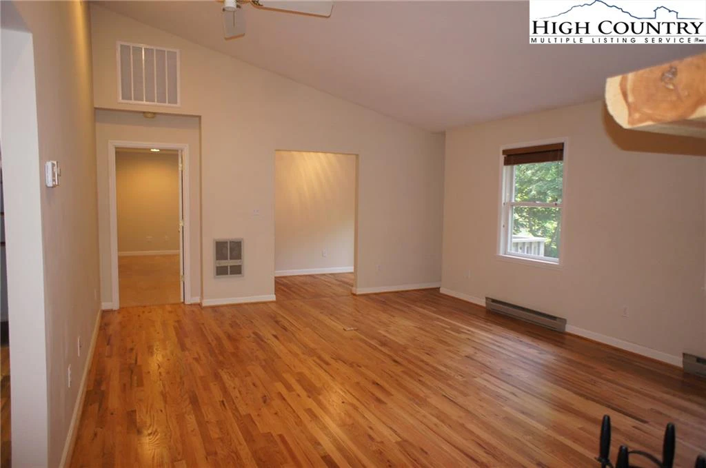 Image number 20 for the current listing