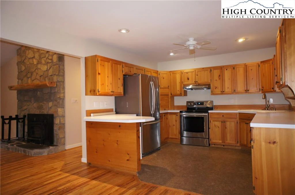 Image number 18 for the current listing