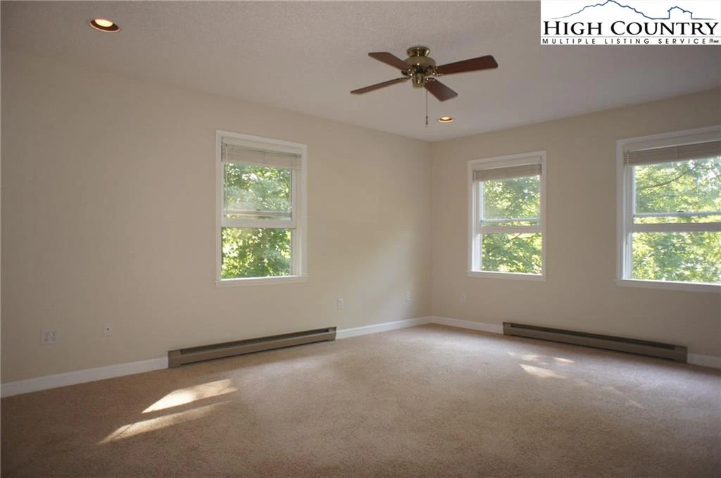 Image number 4 for the current listing