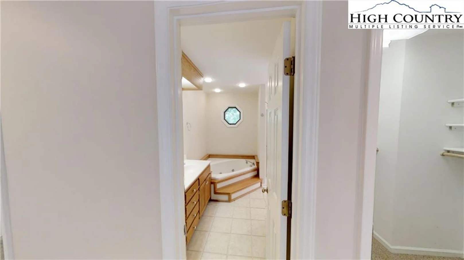 Image number 6 for the current listing