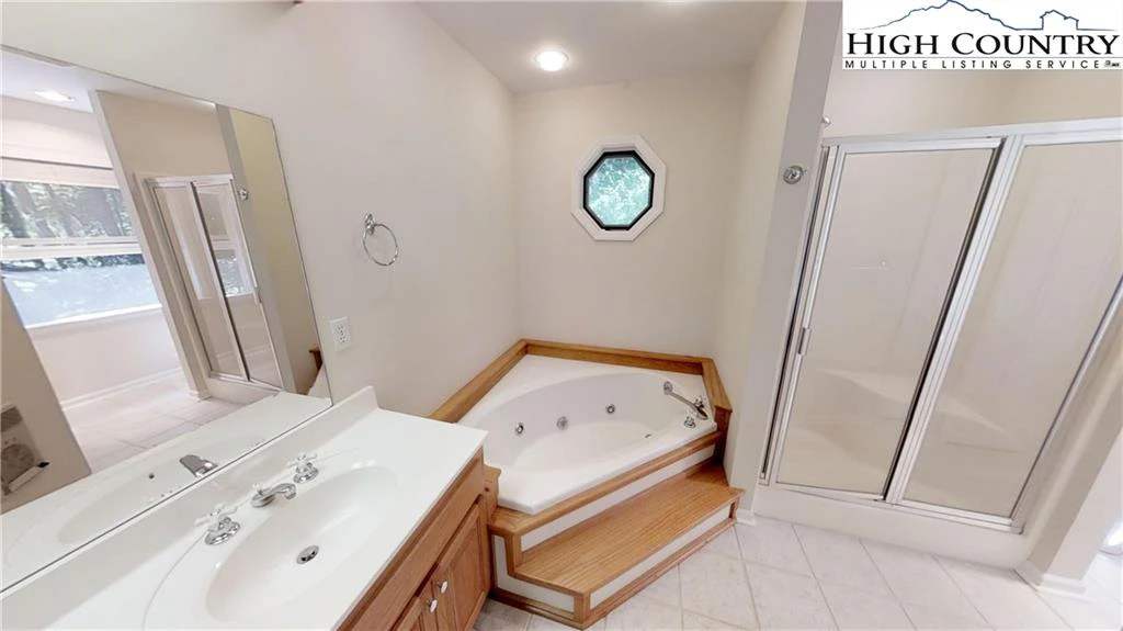 Image number 7 for the current listing