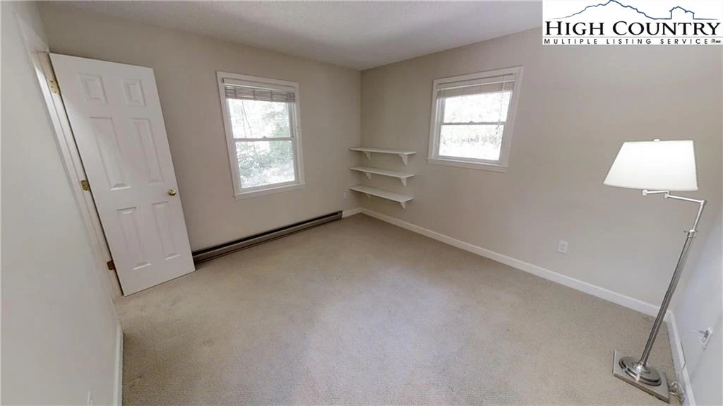 Image number 9 for the current listing