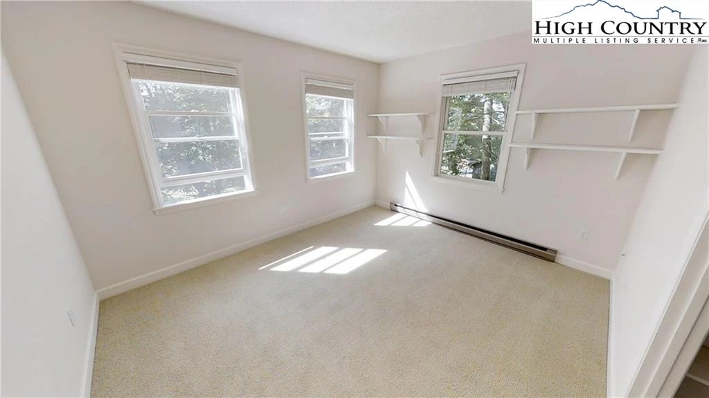 Image number 2 for the current listing