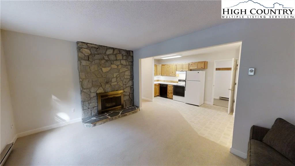 Image number 14 for the current listing