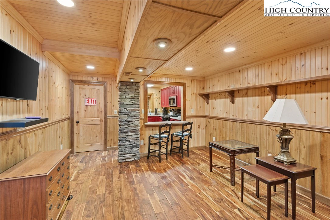 Image number 3 for the current listing