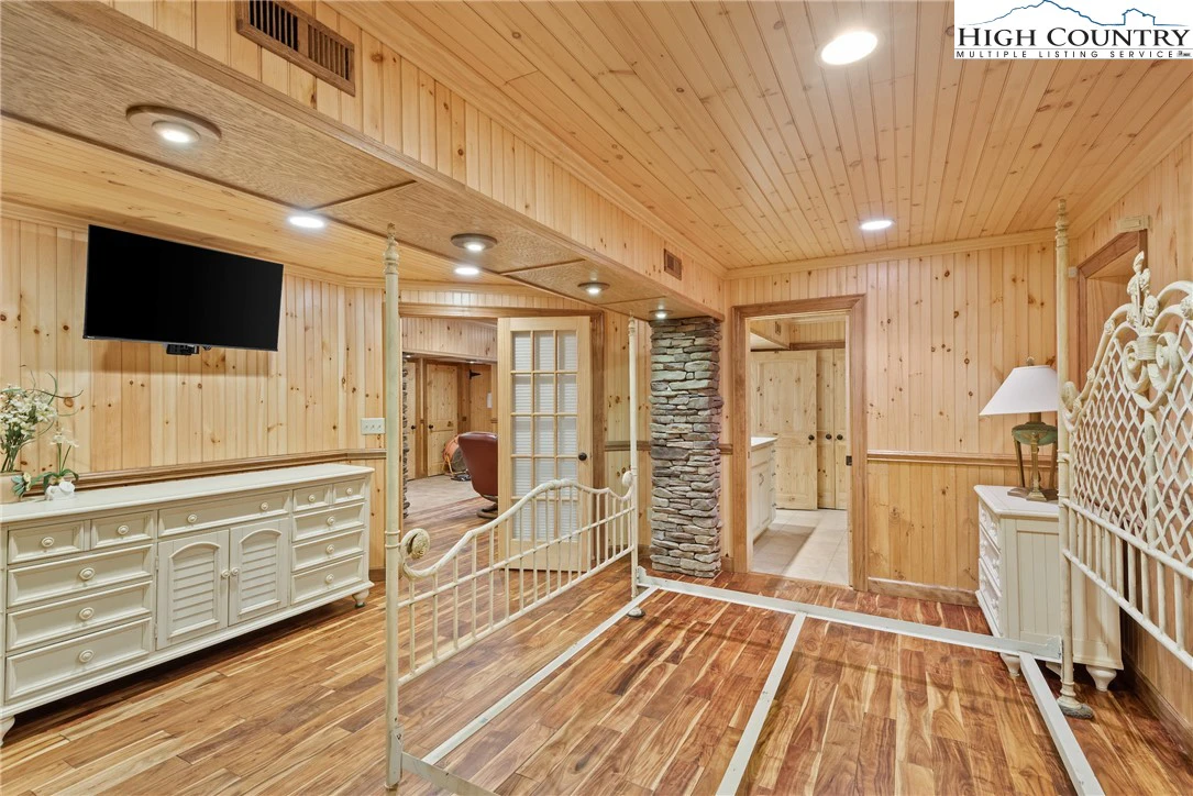 Image number 5 for the current listing