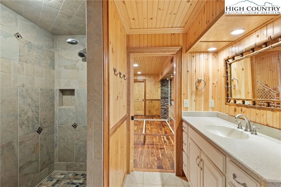 Image number 6 for the current listing