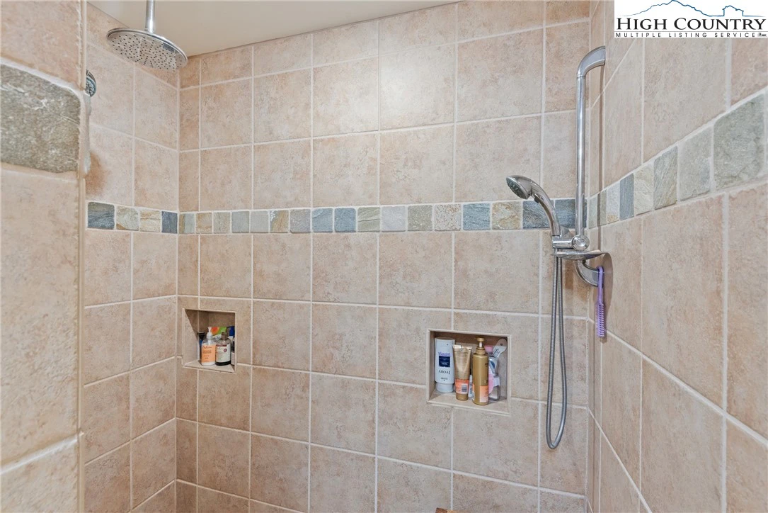 Image number 2 for the current listing