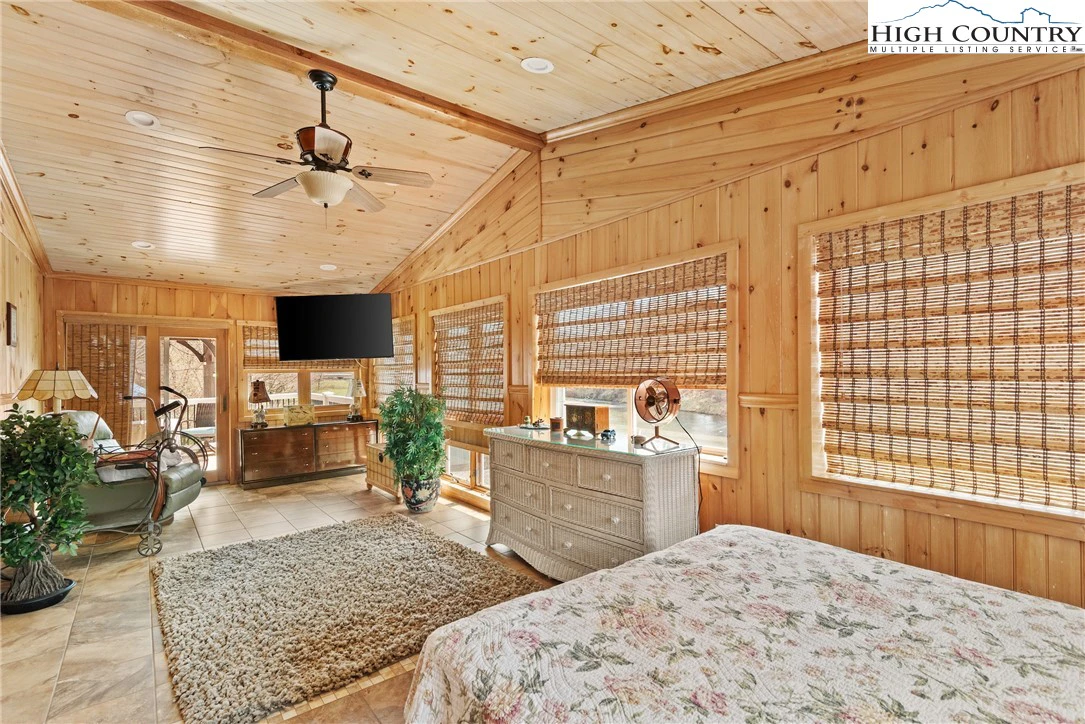 Image number 12 for the current listing