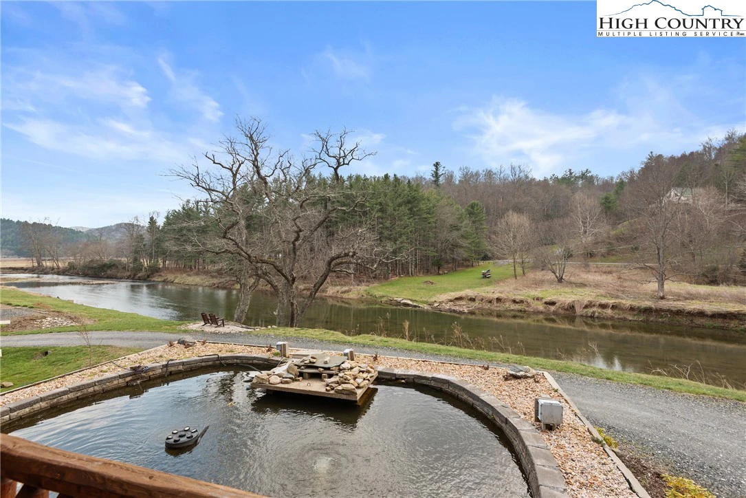 Image number 13 for the current listing