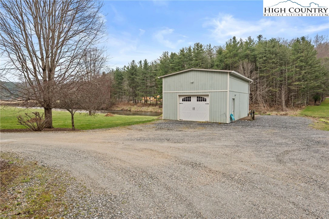 Image number 16 for the current listing
