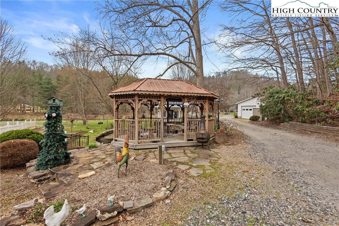 Image number 17 for the current listing