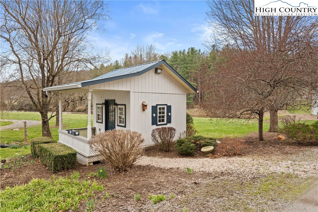 Image number 18 for the current listing