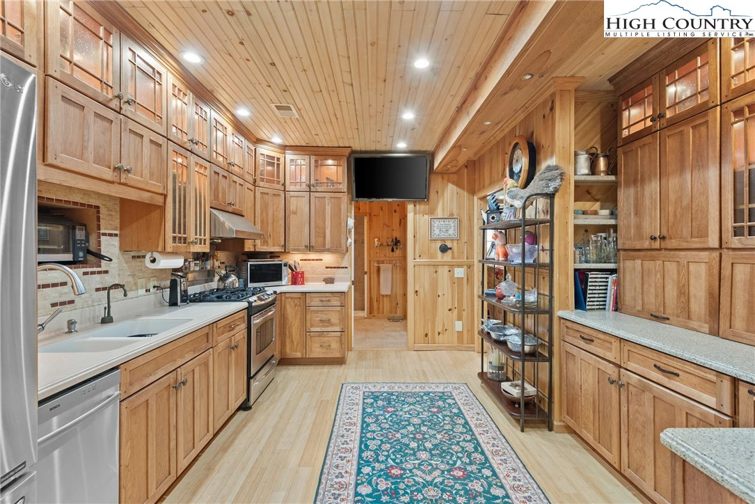 Image number 21 for the current listing