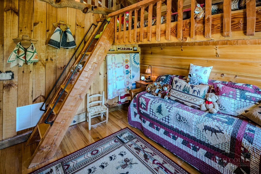 Image number 5 for the current listing