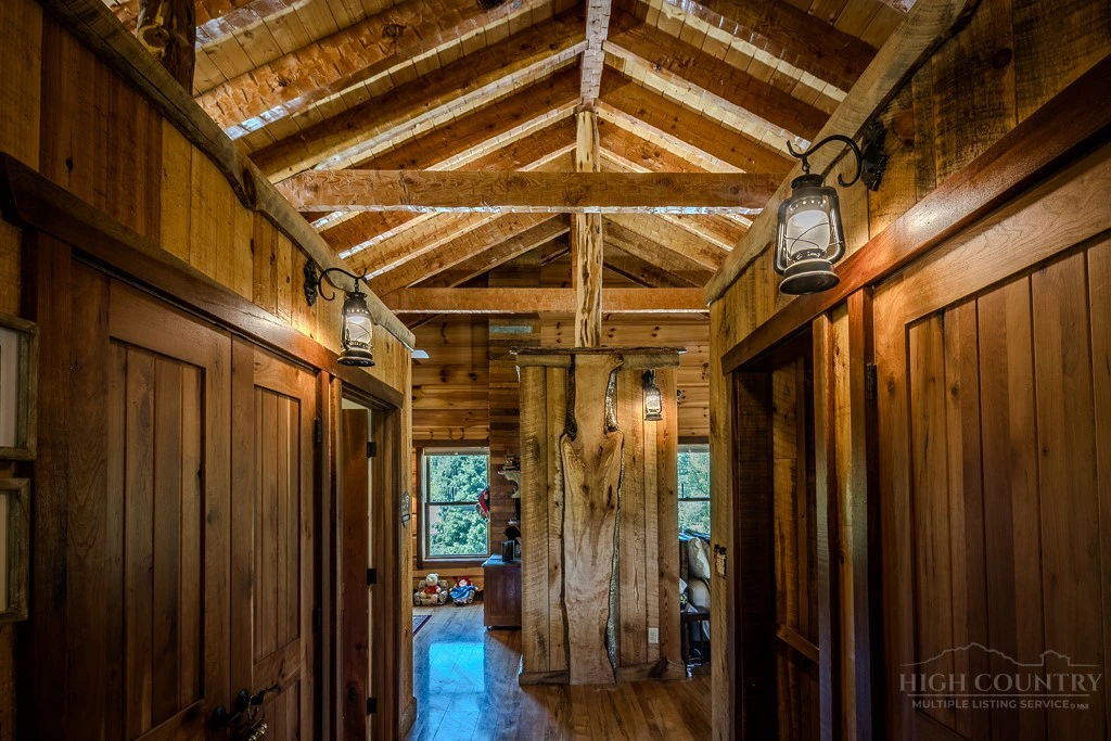 Image number 7 for the current listing