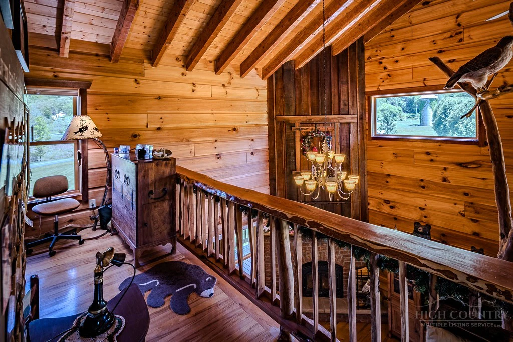 Image number 8 for the current listing