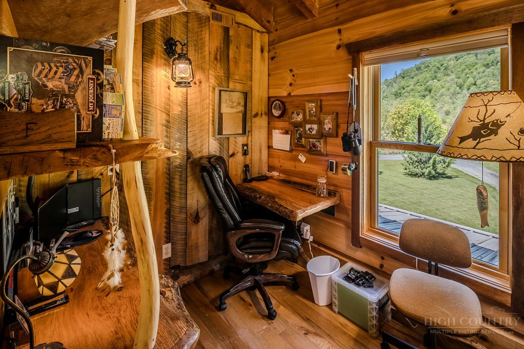 Image number 9 for the current listing