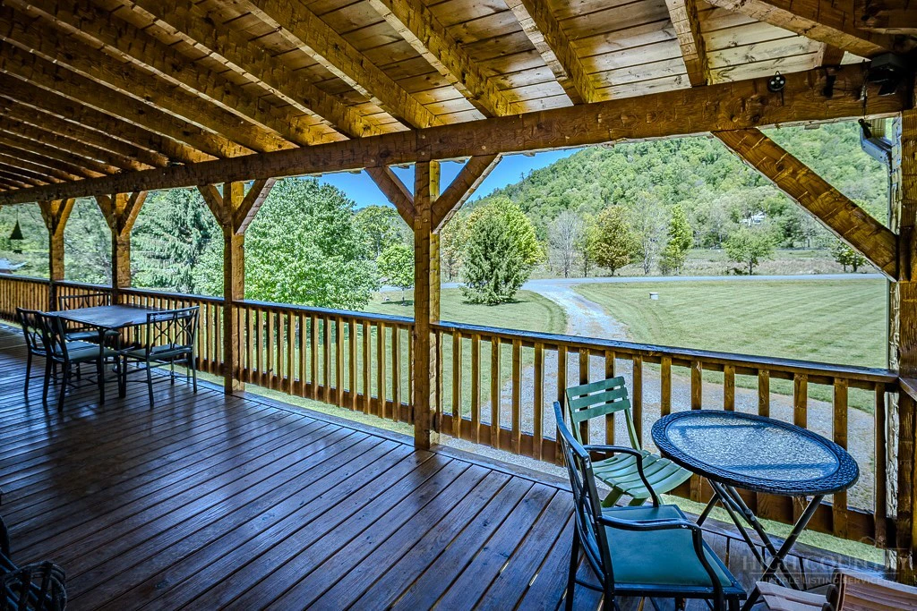 Image number 19 for the current listing