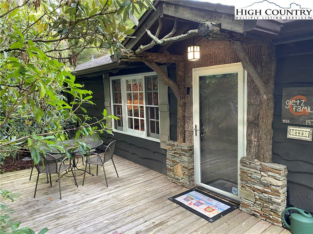 Image number 1 for the current listing