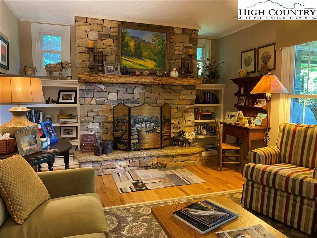 Image number 22 for the current listing