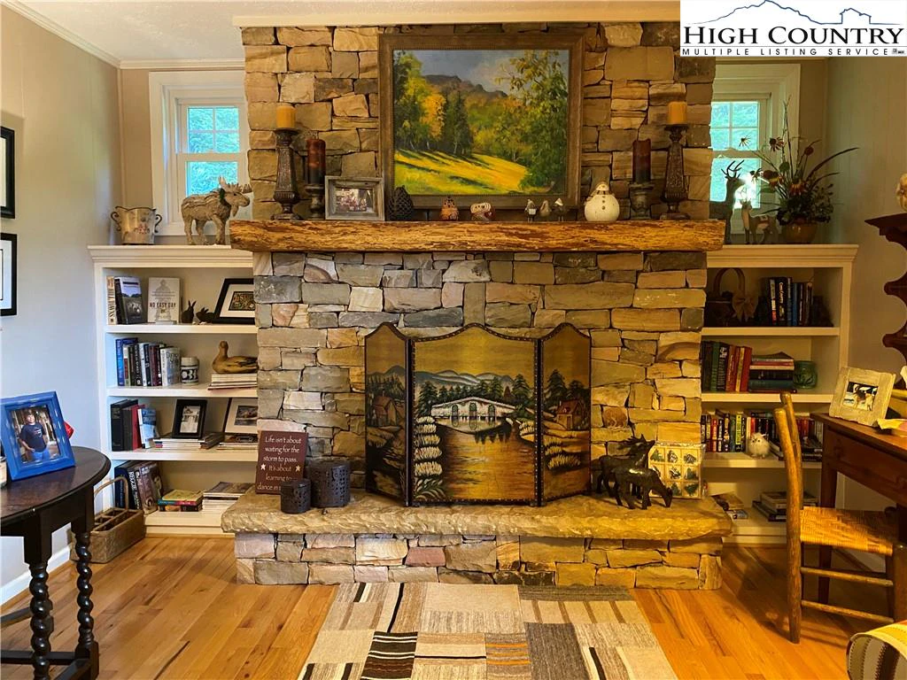 Image number 21 for the current listing