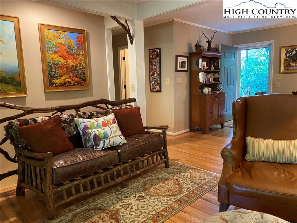 Image number 20 for the current listing