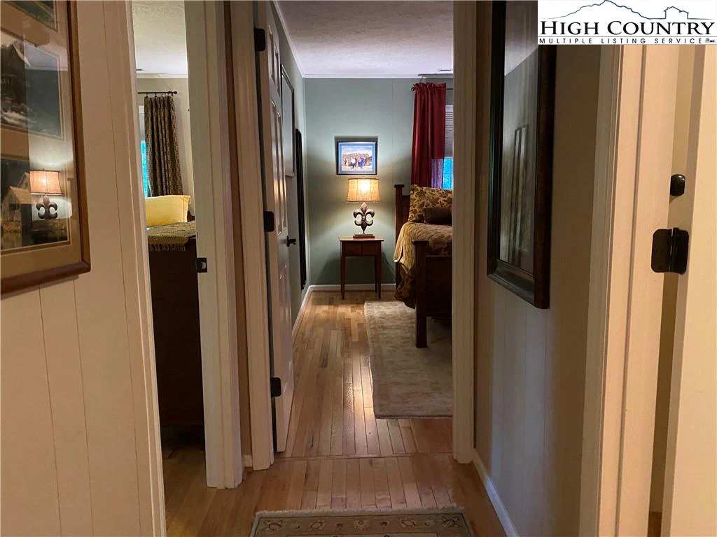 Image number 5 for the current listing